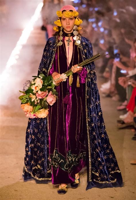 Gucci Cruise 2019: la sfilata nella necropoli di Arles in Provenza